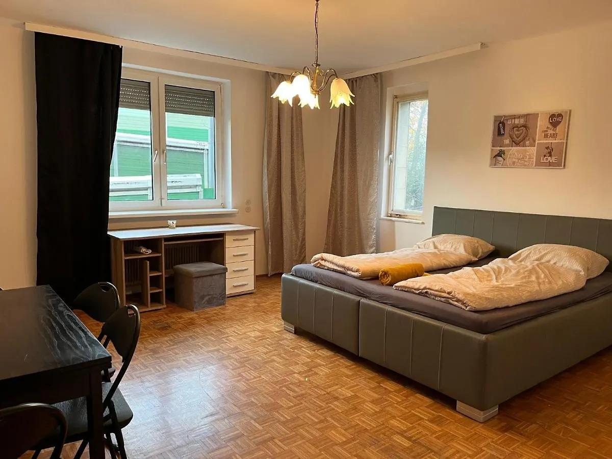 Breathtaking Shared Villa Near Danube River /W Garden And Parking Vienna Guest house