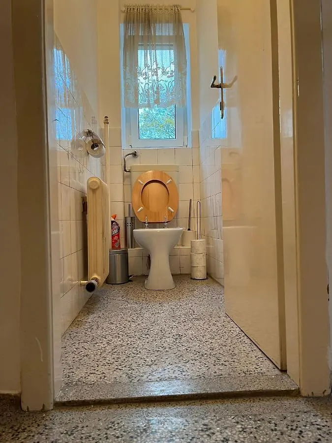 Breathtaking Shared Villa Near Danube River /W Garden And Parking Vienna