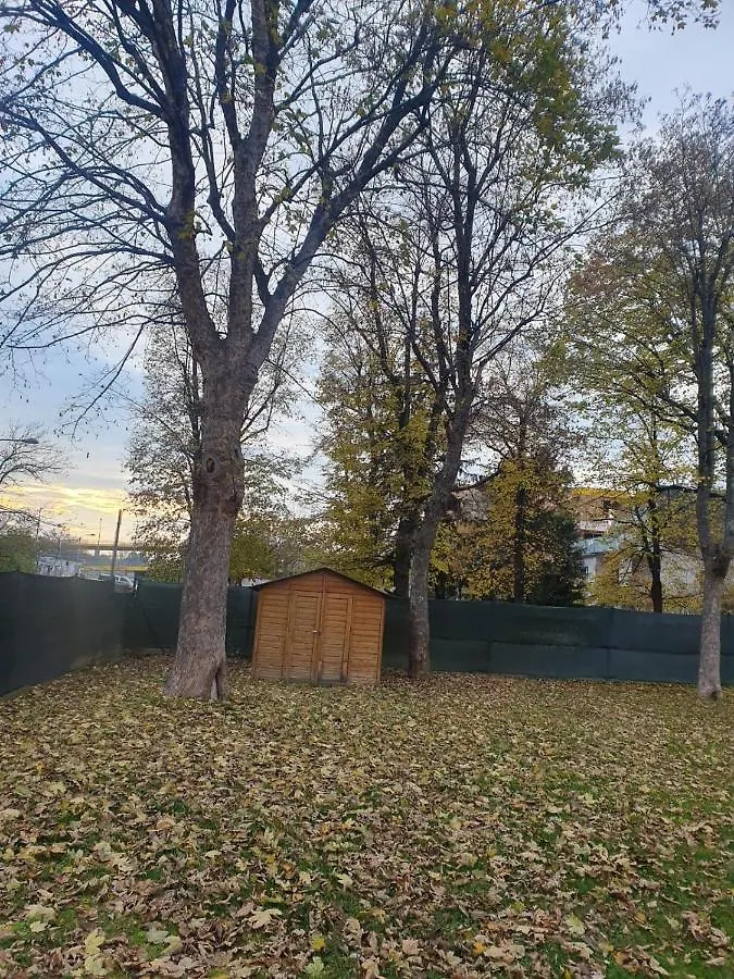 Breathtaking Shared Villa Near Danube River /W Garden And Parking Vienna Austria