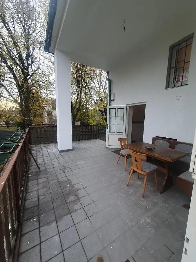 Breathtaking Shared Villa Near Danube River /W Garden And Parking Vienna