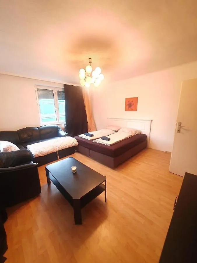 Breathtaking Shared Villa Near Danube River /W Garden And Parking Vienna Guest house
