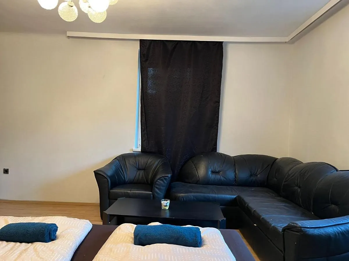 Breathtaking Shared Villa Near Danube River /W Garden And Parking Vienna Guest house