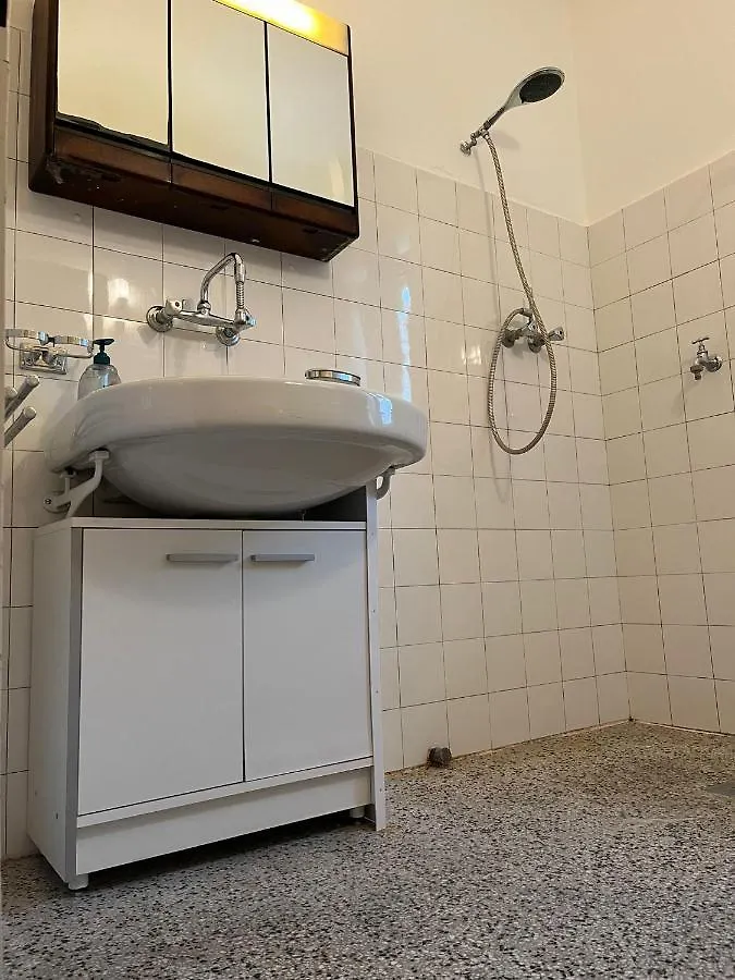Breathtaking Shared Villa Near Danube River /W Garden And Parking Vienna Austria