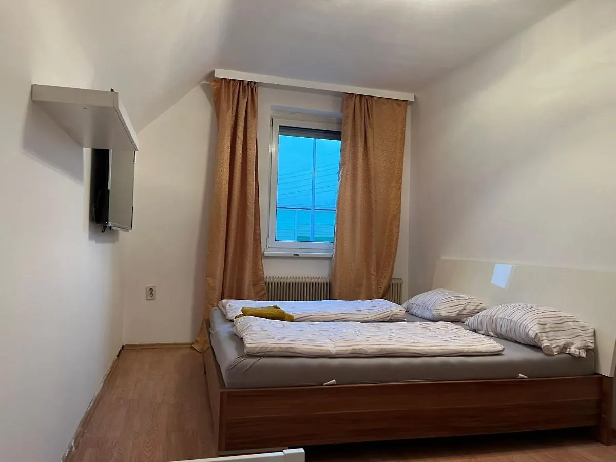 Guest house Breathtaking Shared Villa Near Danube River /W Garden And Parking Vienna