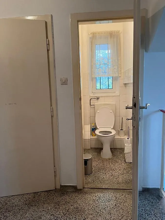 Breathtaking Shared Villa Near Danube River /W Garden And Parking Vienna Guest house