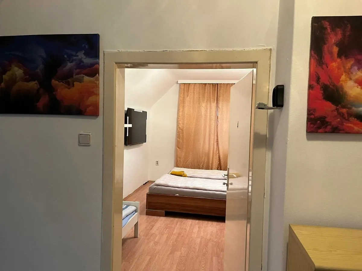 Breathtaking Shared Villa Near Danube River /W Garden And Parking Βιέννη Πανσιόν